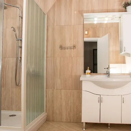 Gloria Apartment Promajna
