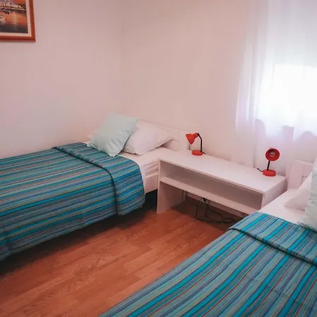 Gloria Проманья