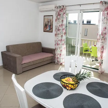 Gloria Apartment *