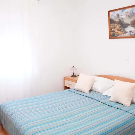 Gloria Apartment Promajna